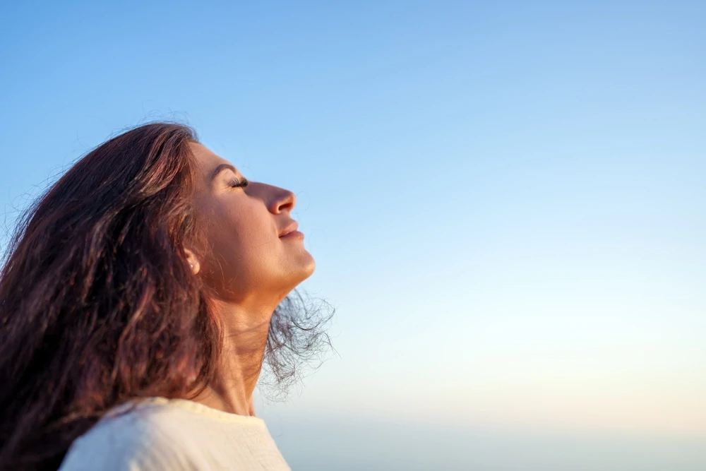 woman feeling empowered after psychodynamic therapy session in beverly hills